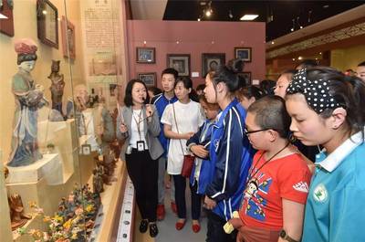 太原市聾人學校走進山西省工藝美術館 承辦展覽展示活動
